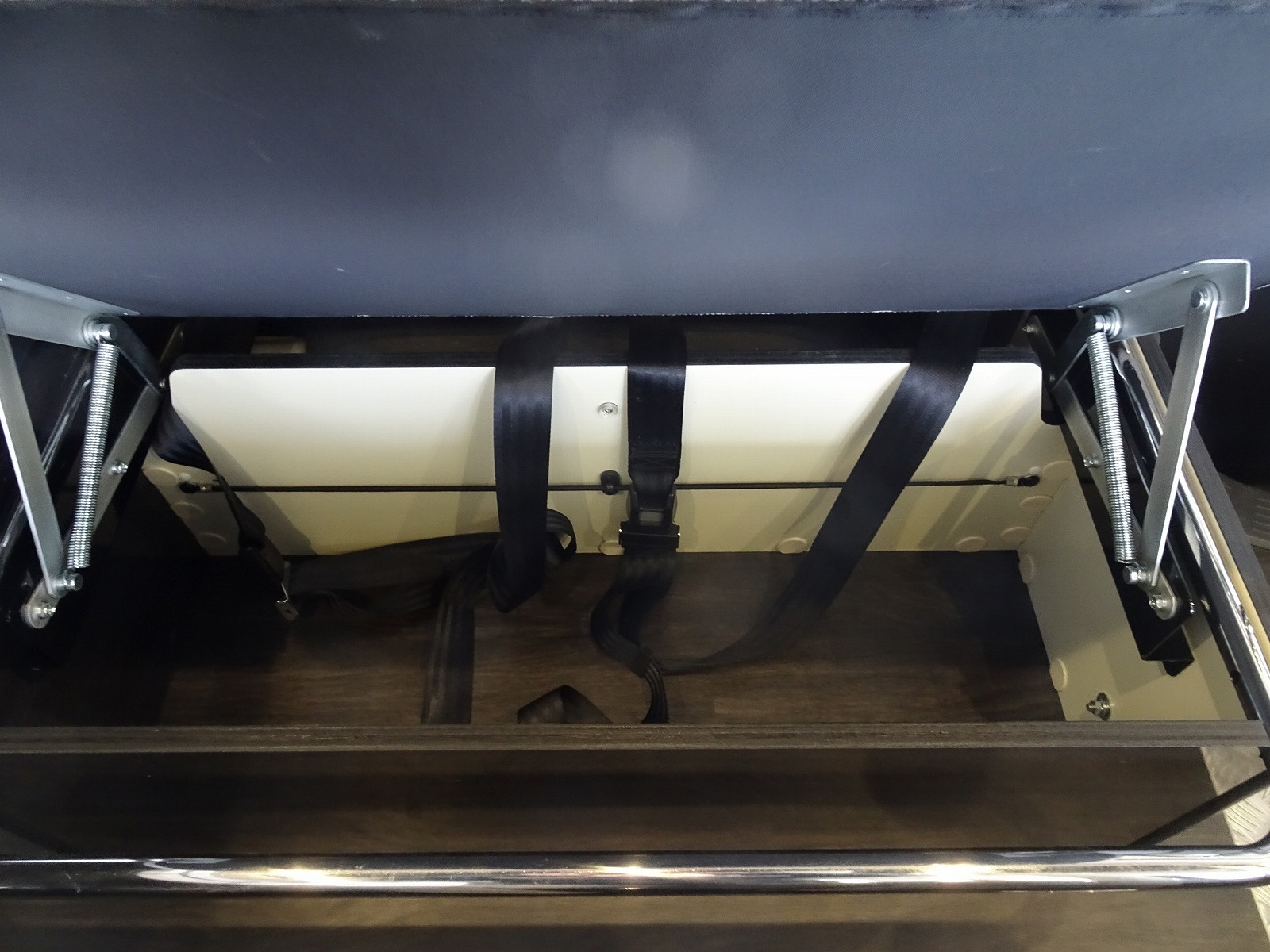 キャンピングカー バンコン ﾊｲｴｰｽ ｱﾈｯｸｽ ﾌｧﾐﾘｰﾜｺﾞﾝ 4WD