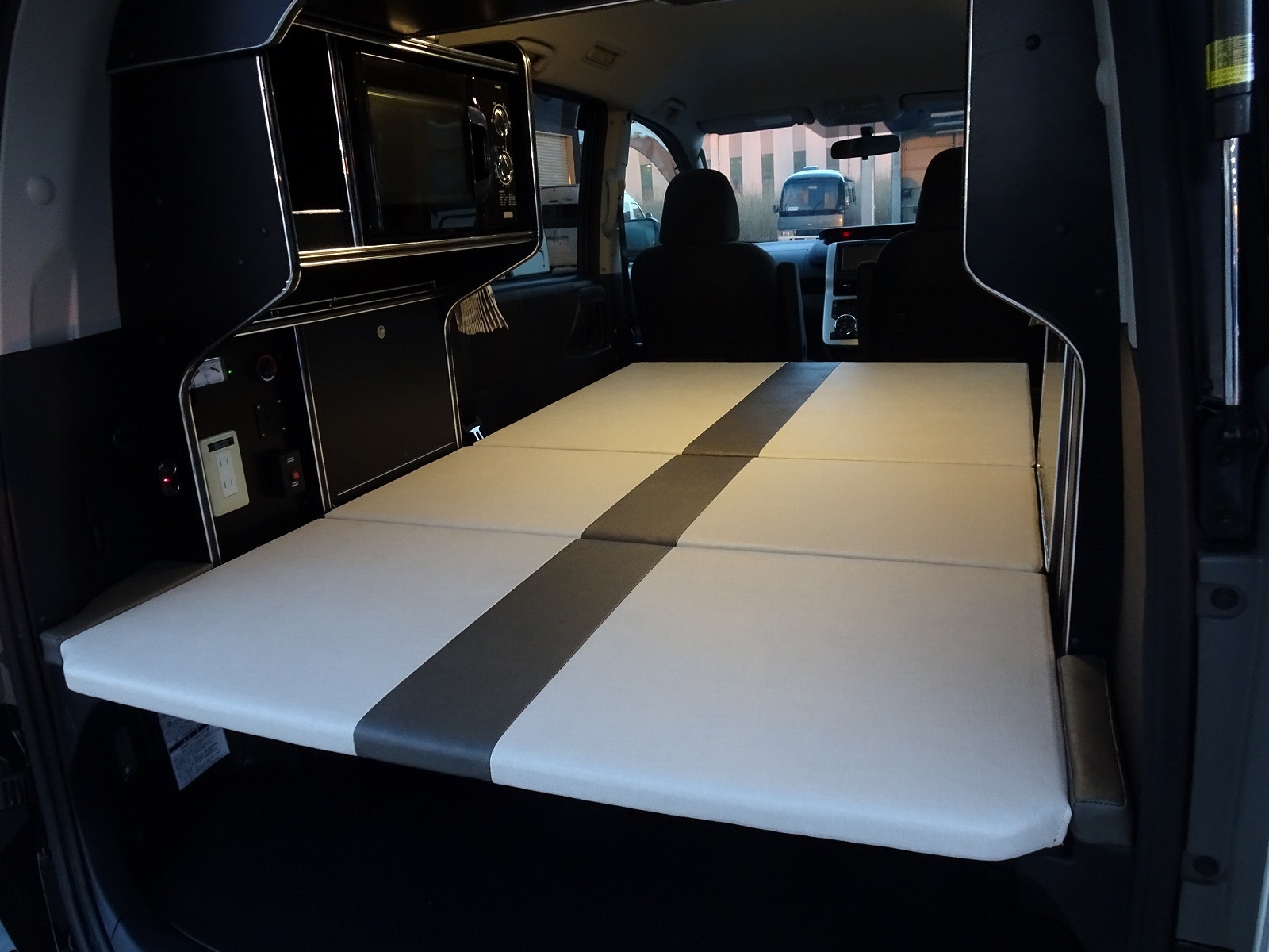 キャンピングカー バンコン ｳﾞｫｸｼｰ ﾊﾞﾝﾃｯｸ新潟 ﾗﾑ･ﾋﾞｯﾌﾟ 4WD