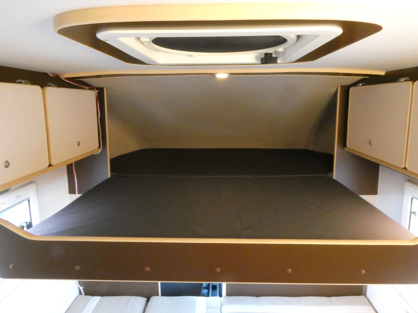 キャンピングカー タウンエース ｾｷｿｰﾎﾞﾃﾞｨ ﾄﾑ23　FFﾋｰﾀｰ　ｿｰﾗｰﾊﾟﾈﾙ