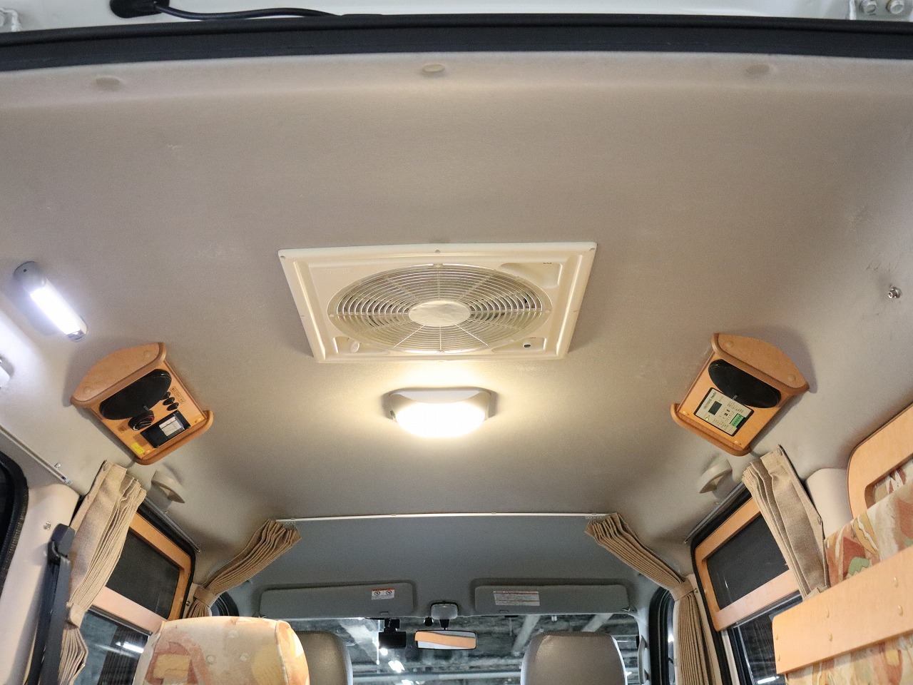 キャンピングカー バンコン ﾗｲﾄｴｰｽ ﾌﾛｯﾄﾓﾋﾞｰﾙ ｼｭﾋﾟｰﾚﾝ4WD　FF