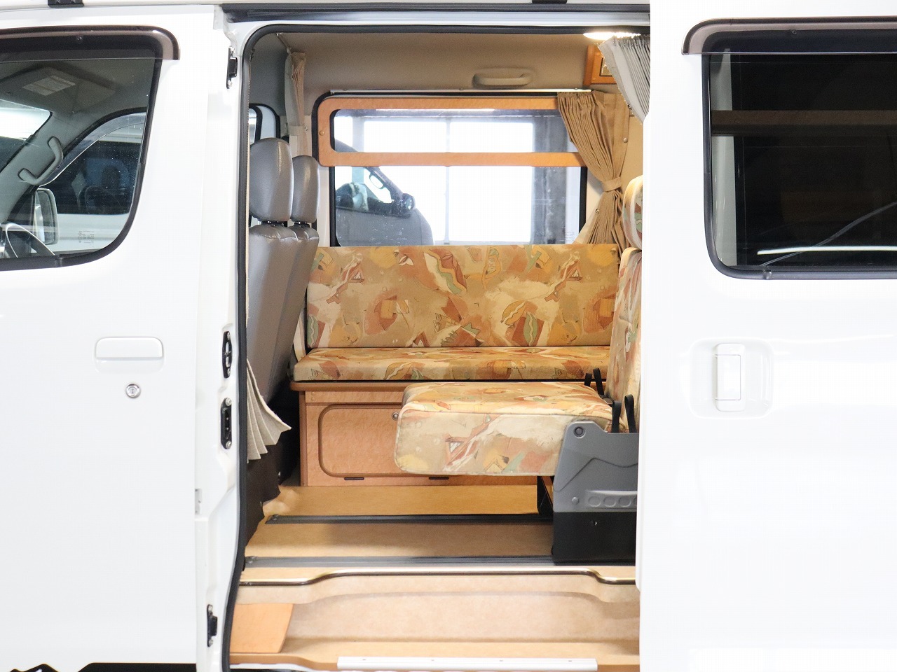 キャンピングカー バンコン ﾗｲﾄｴｰｽ ﾌﾛｯﾄﾓﾋﾞｰﾙ ｼｭﾋﾟｰﾚﾝ4WD　FF