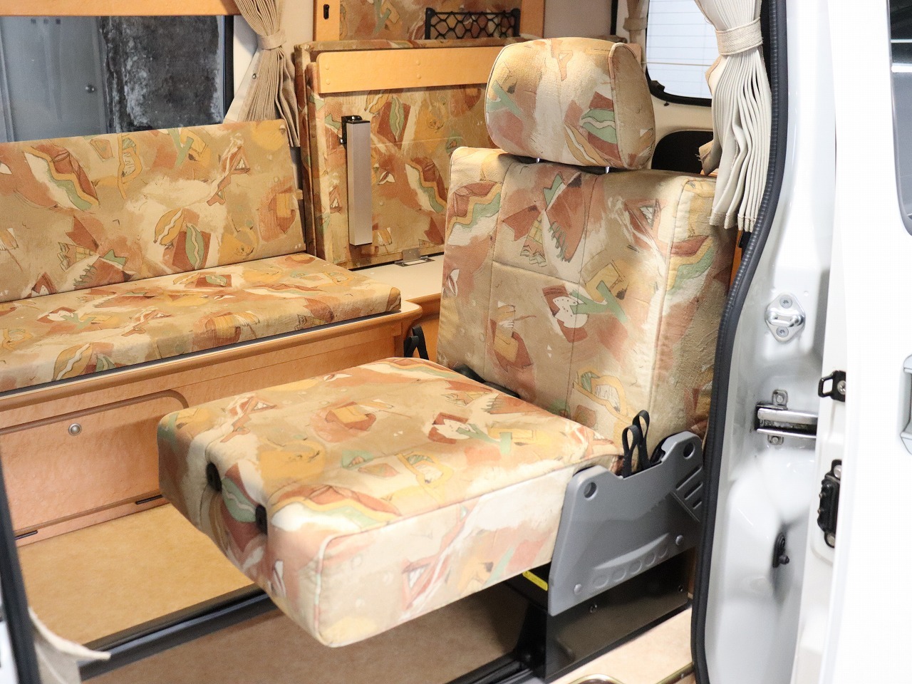 キャンピングカー バンコン ﾗｲﾄｴｰｽ ﾌﾛｯﾄﾓﾋﾞｰﾙ ｼｭﾋﾟｰﾚﾝ4WD　FF