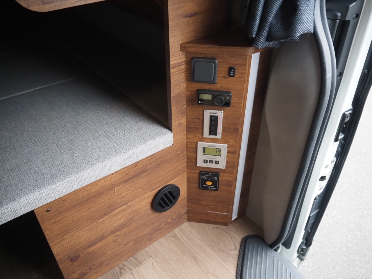 キャンピングカー バンコン ﾊｲｴｰｽ ﾌﾚｯｸｽ ｱｰﾊﾞﾝﾜｲﾙﾄﾞ 4WD