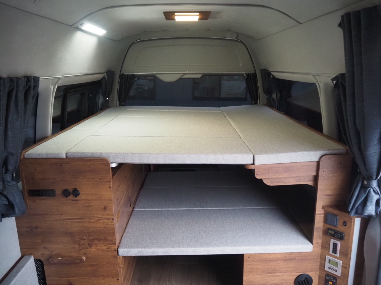 キャンピングカー バンコン ﾊｲｴｰｽ ﾌﾚｯｸｽ ｱｰﾊﾞﾝﾜｲﾙﾄﾞ 4WD