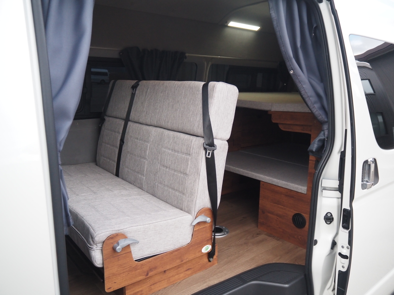 キャンピングカー バンコン ﾊｲｴｰｽ ﾌﾚｯｸｽ ｱｰﾊﾞﾝﾜｲﾙﾄﾞ 4WD