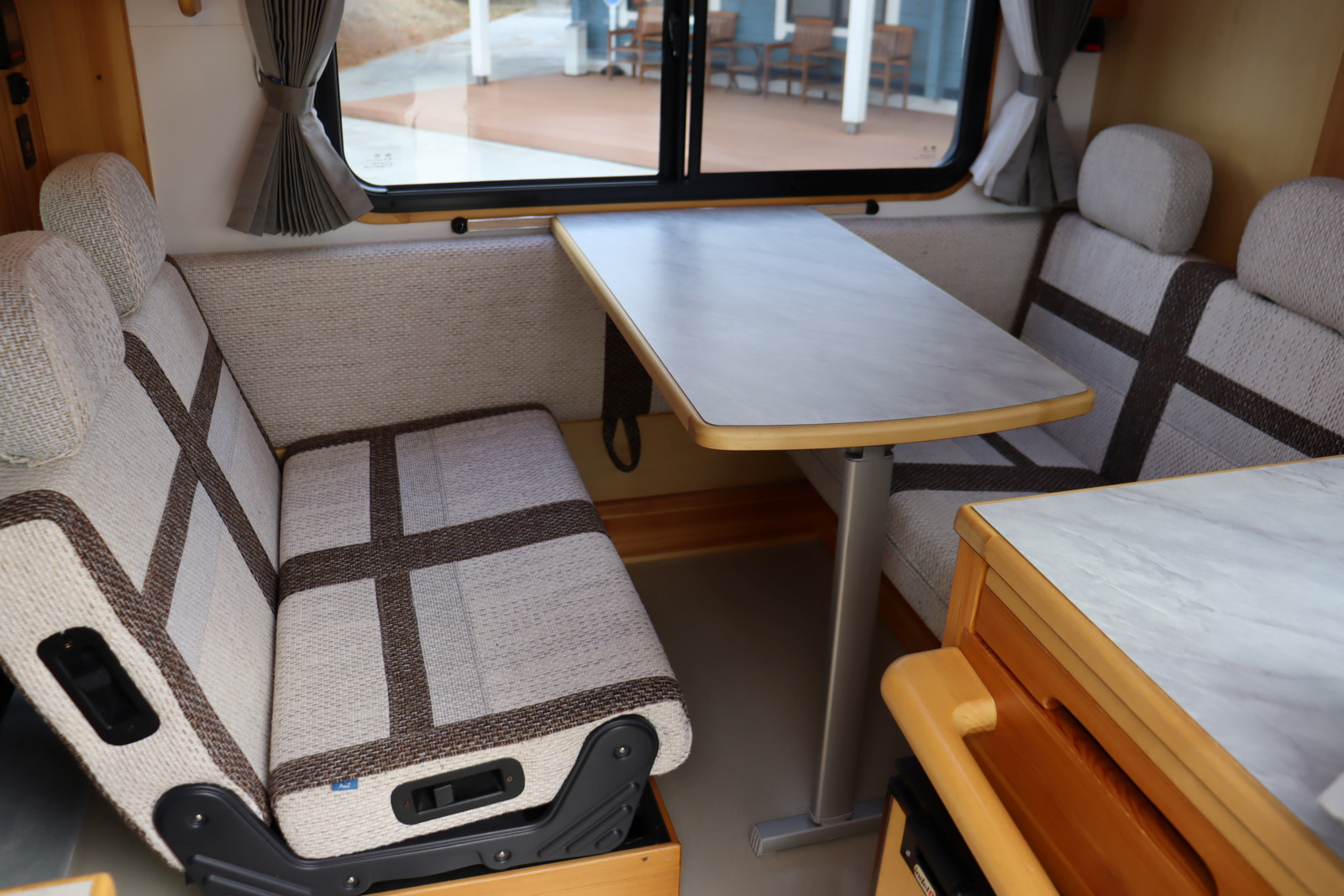 キャンピングカー キャブコン ﾀｳﾝｴｰｽ AtoZ ｱﾚﾝ