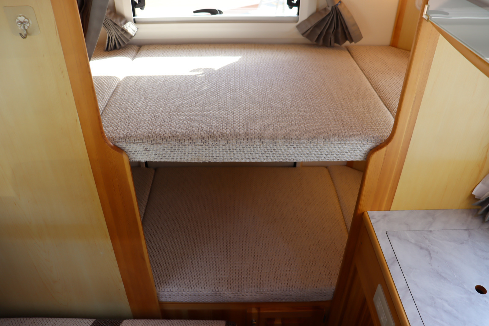 キャンピングカー キャブコン ﾀｳﾝｴｰｽ AtoZ ｱﾚﾝ