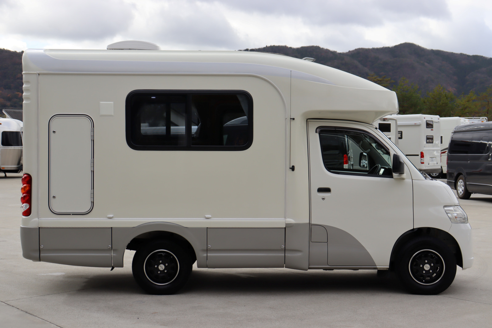 キャンピングカー キャブコン ﾀｳﾝｴｰｽ AtoZ ｱﾚﾝ