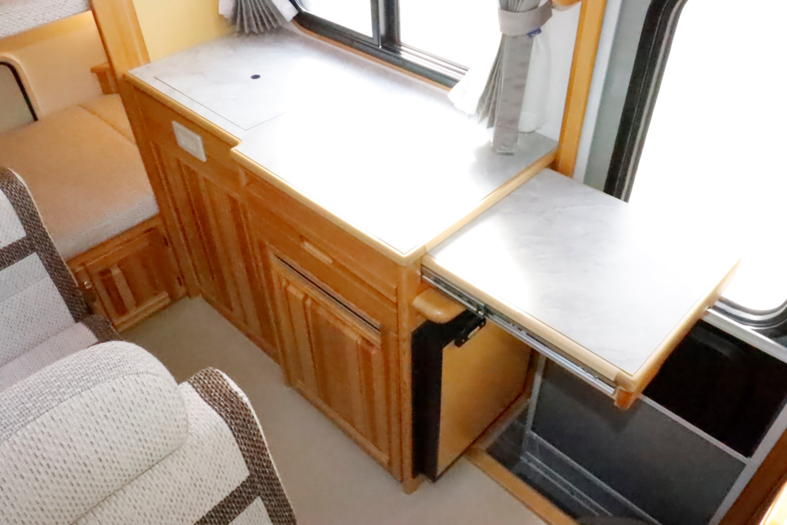 キャンピングカー キャブコン ﾀｳﾝｴｰｽ AtoZ ｱﾚﾝ