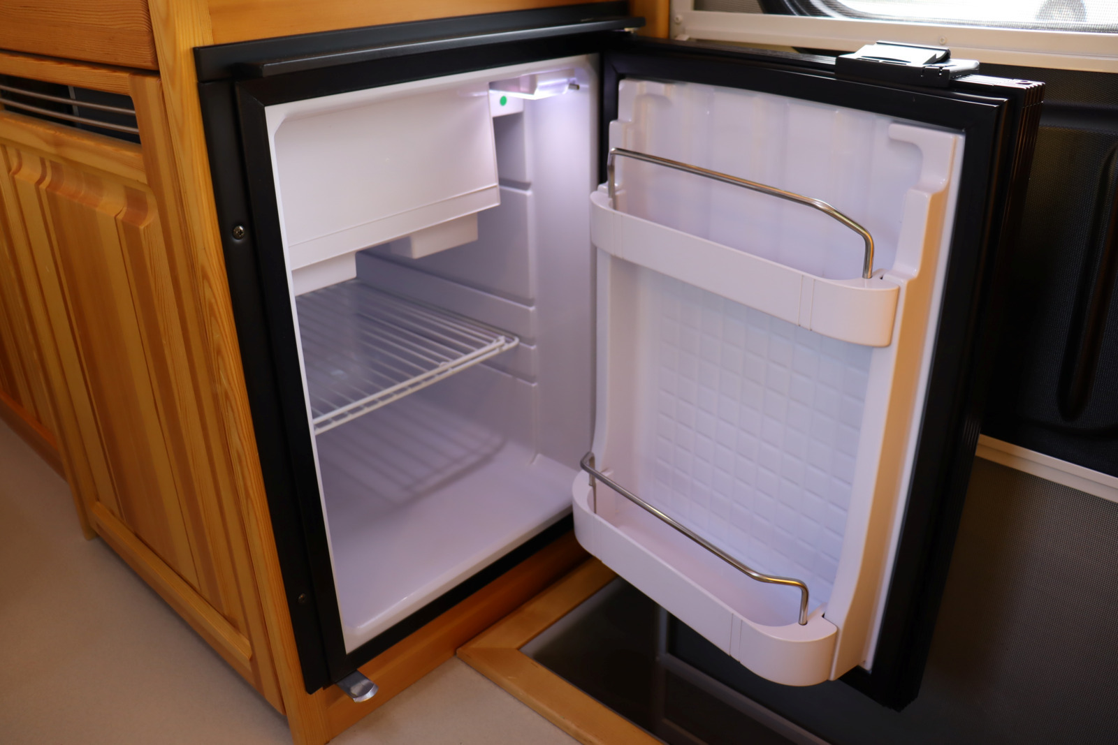 キャンピングカー キャブコン ﾀｳﾝｴｰｽ AtoZ ｱﾚﾝ