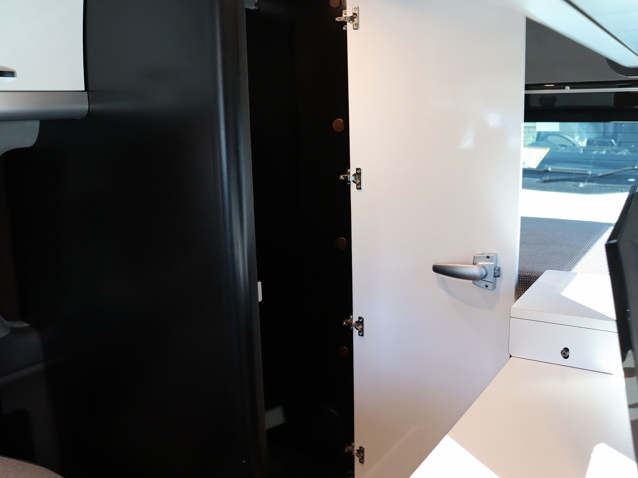 キャンピングカー バンコン NV350ｷｬﾗﾊﾞﾝ ﾄｲﾌｧｸﾄﾘｰ GT 軽油4WD