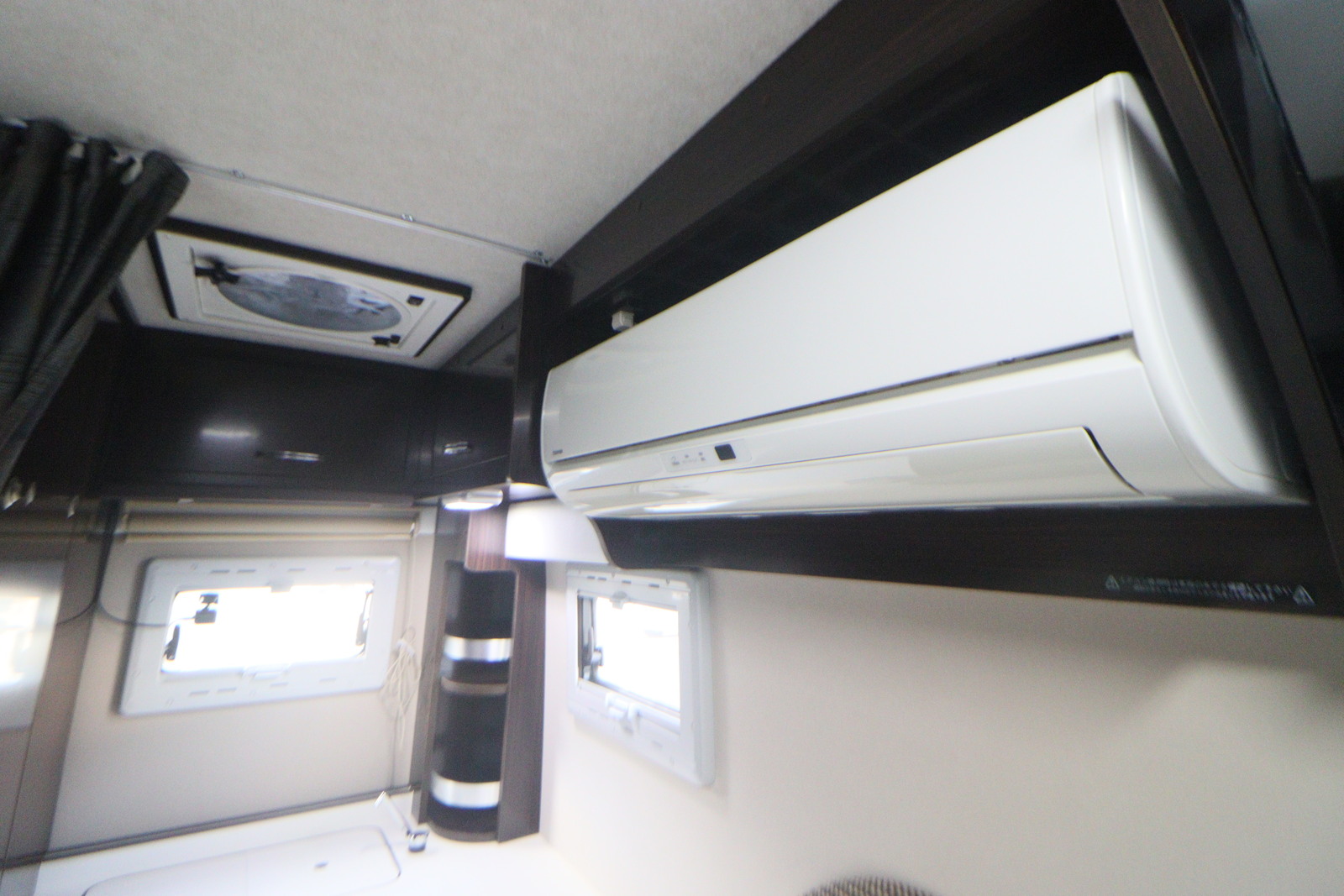 キャンピングカー キャブコン ﾎﾞﾝｺﾞ ﾛｰﾀｽRV ﾏﾝﾎﾞｳｲﾌﾞ 家庭用ｴｱｺﾝ