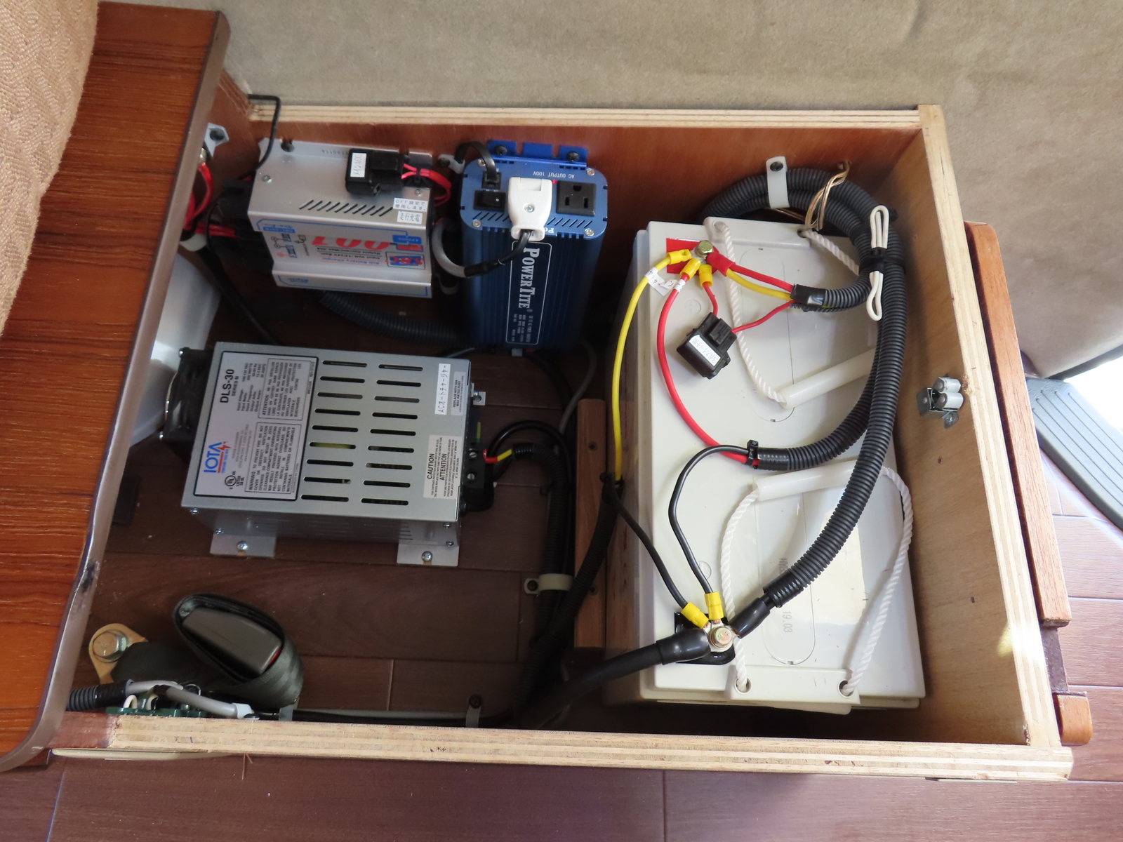 キャンピングカー バンコン ﾊｲｴｰｽ ﾋﾞｰｸﾙ ﾍﾞｯｾﾙ 冷蔵庫 天吊ﾓﾆﾀｰ