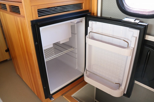 キャンピングカー キャブコン ﾎﾞﾝｺﾞ AtoZ ｱﾐﾃｨ 4WD　FFﾋｰﾀｰ