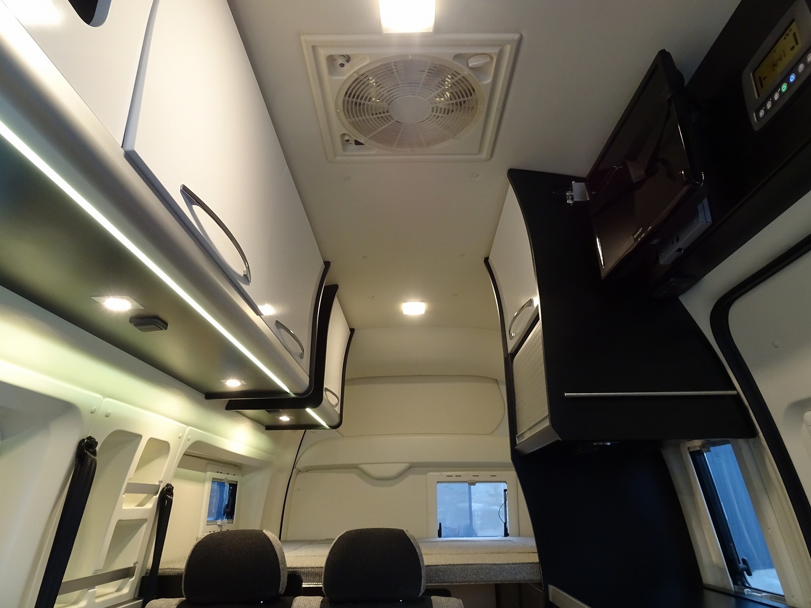 キャンピングカー バンコン ﾊｲｴｰｽﾄｲﾌｧｸﾄﾘｰﾊﾞｰﾃﾞﾝｱﾙﾀﾓｰﾀﾞ 4WD