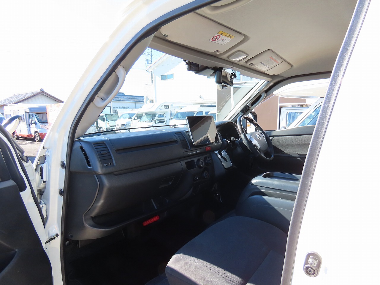 キャンピングカー バンコン ﾊｲｴｰｽ ﾎﾜｲﾄﾊｳｽ製　ｺﾝﾊﾟｽﾋﾞｯﾂ 4WD