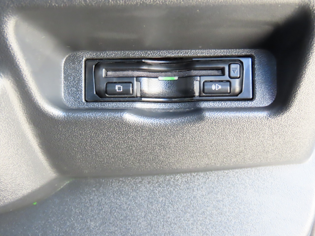 キャンピングカー バンコン ﾊｲｴｰｽ ﾎﾜｲﾄﾊｳｽ製　ｺﾝﾊﾟｽﾋﾞｯﾂ 4WD