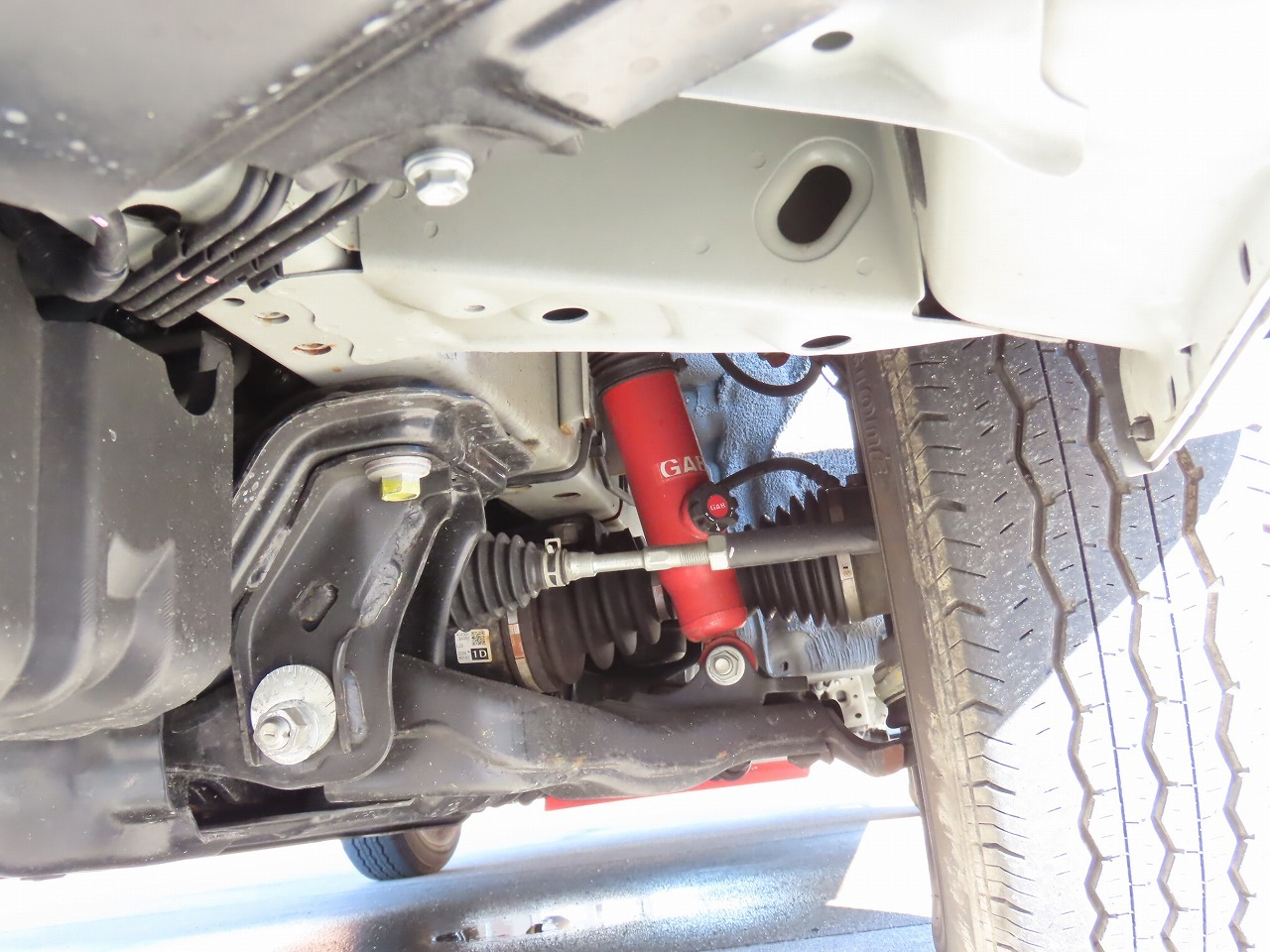 キャンピングカー バンコン ﾊｲｴｰｽ ﾎﾜｲﾄﾊｳｽ製　ｺﾝﾊﾟｽﾋﾞｯﾂ 4WD