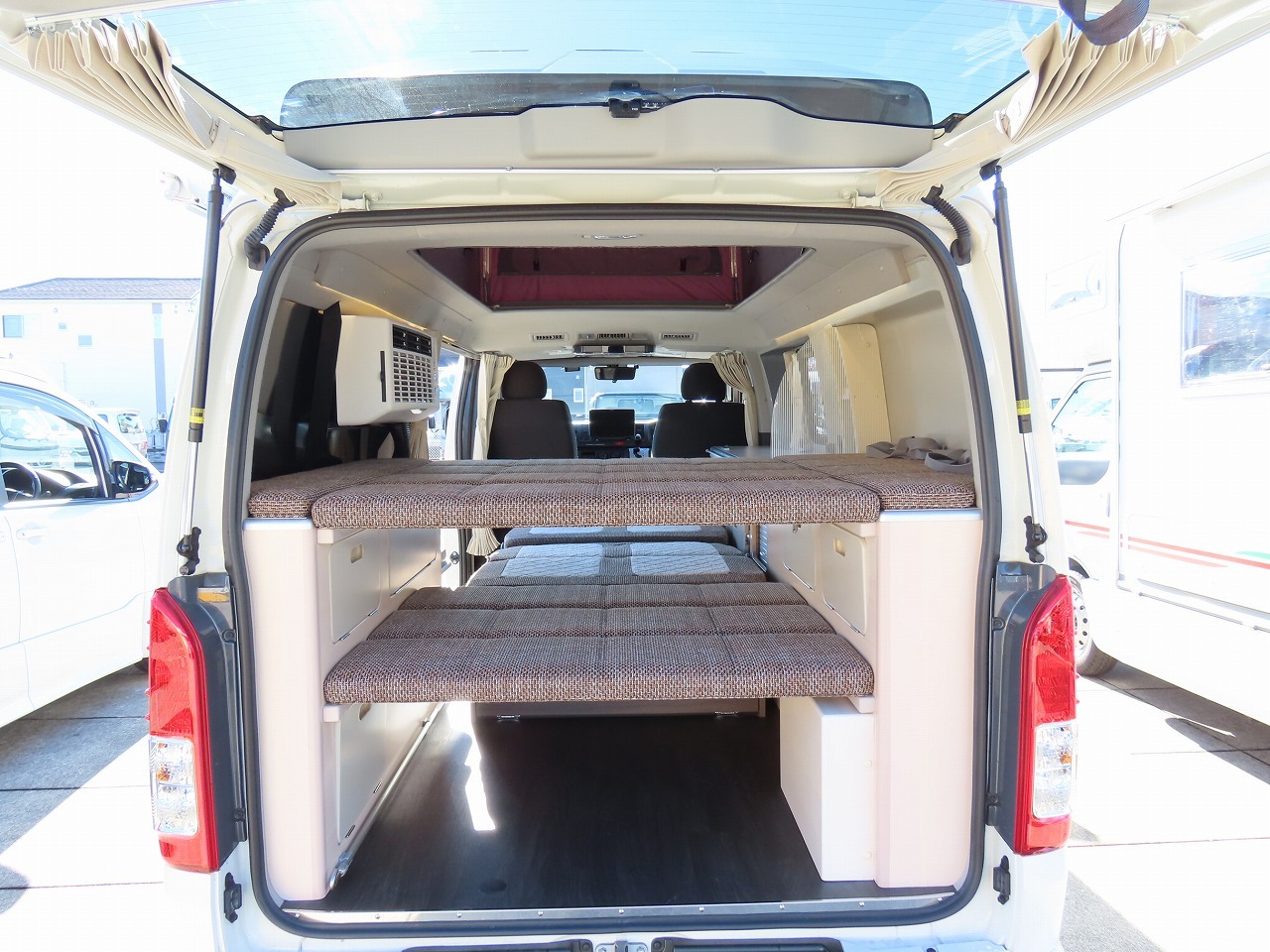 キャンピングカー バンコン ﾊｲｴｰｽ ﾎﾜｲﾄﾊｳｽ製　ｺﾝﾊﾟｽﾋﾞｯﾂ 4WD