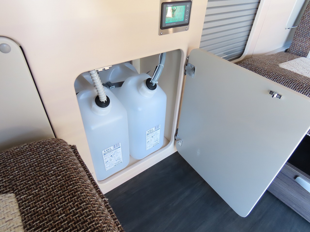 キャンピングカー バンコン ﾊｲｴｰｽ ﾎﾜｲﾄﾊｳｽ製　ｺﾝﾊﾟｽﾋﾞｯﾂ 4WD