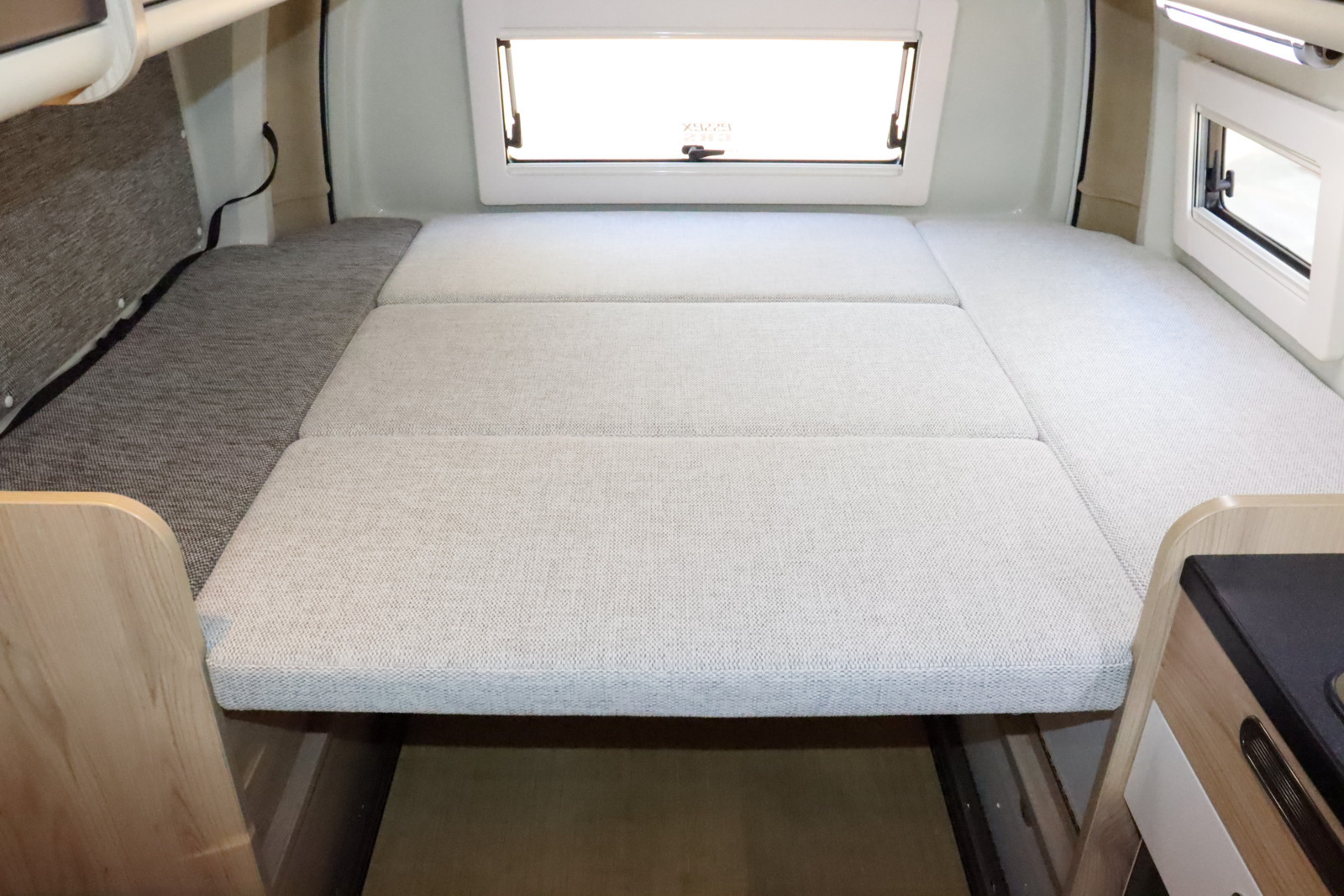 キャンピングカー バンコン ﾊｲｴｰｽ ﾃﾞﾙﾀﾘﾝｸ ﾀﾞｰｳｨﾝQ3