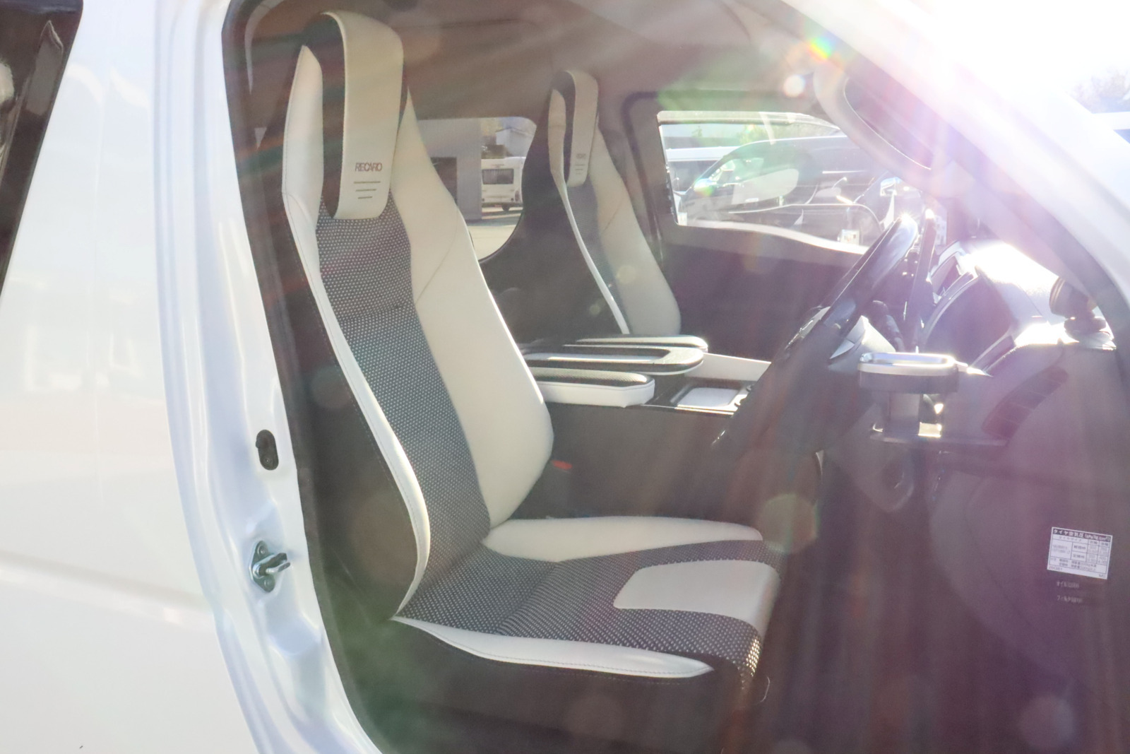 キャンピングカー バンコン ﾊｲｴｰｽ ﾃﾞﾙﾀﾘﾝｸ ﾀﾞｰｳｨﾝQ3