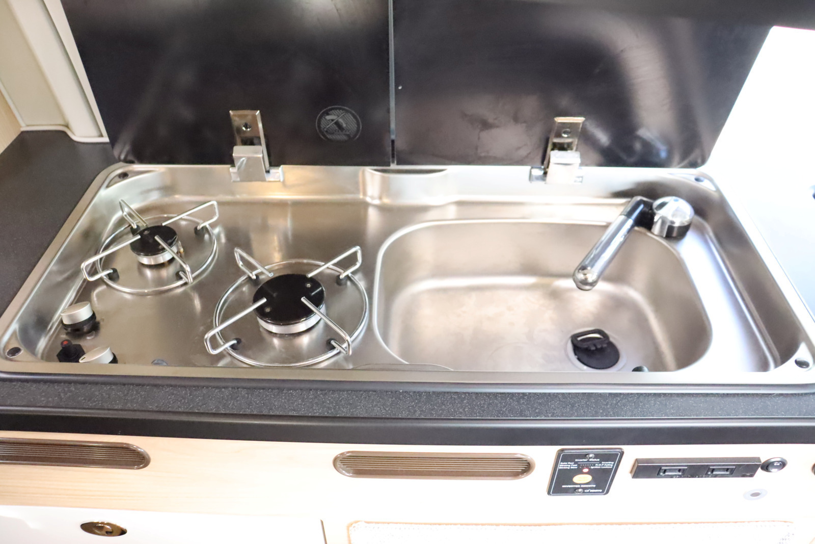 キャンピングカー バンコン ﾊｲｴｰｽ ﾃﾞﾙﾀﾘﾝｸ ﾀﾞｰｳｨﾝQ3