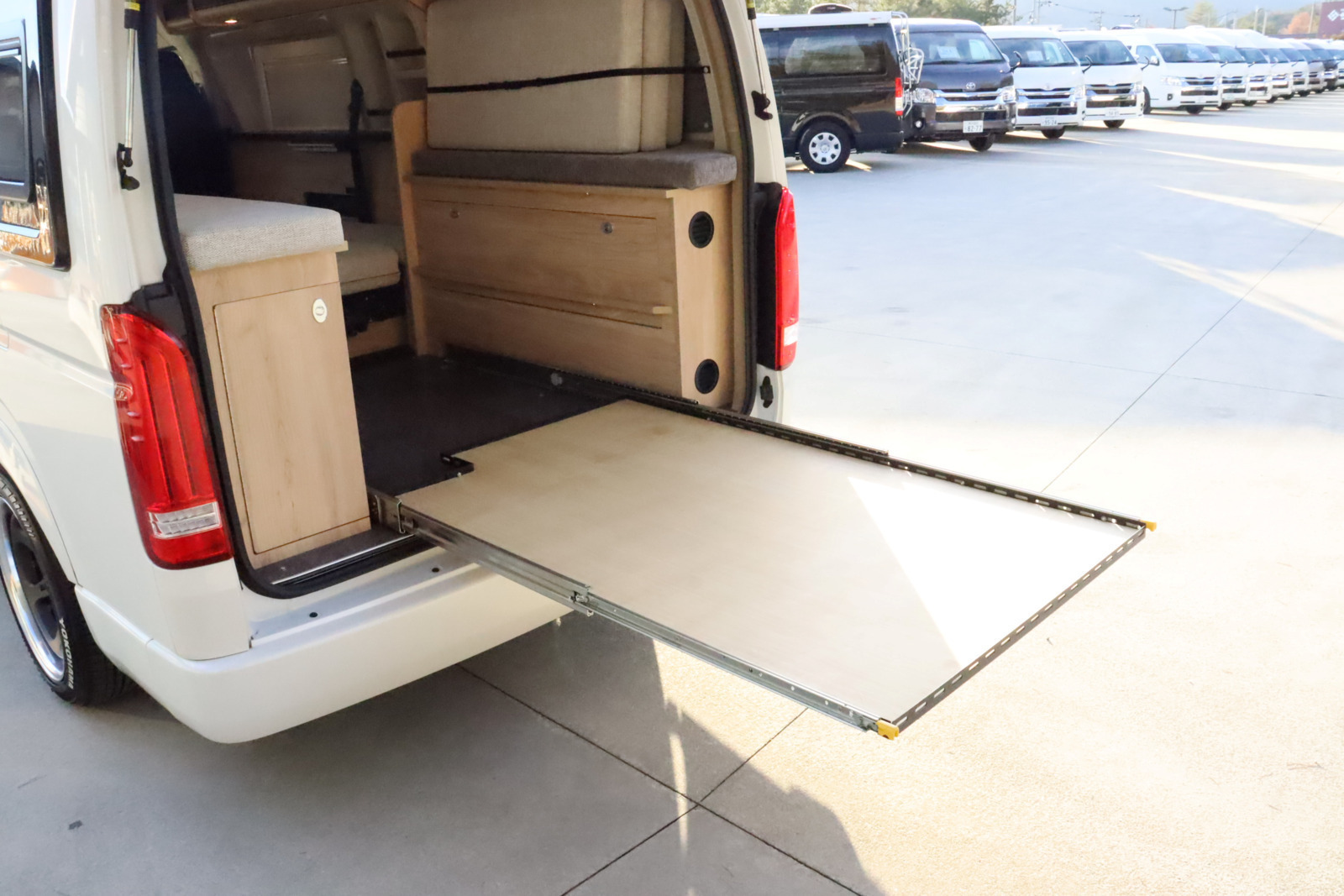 キャンピングカー バンコン ﾊｲｴｰｽ ﾃﾞﾙﾀﾘﾝｸ ﾀﾞｰｳｨﾝQ3