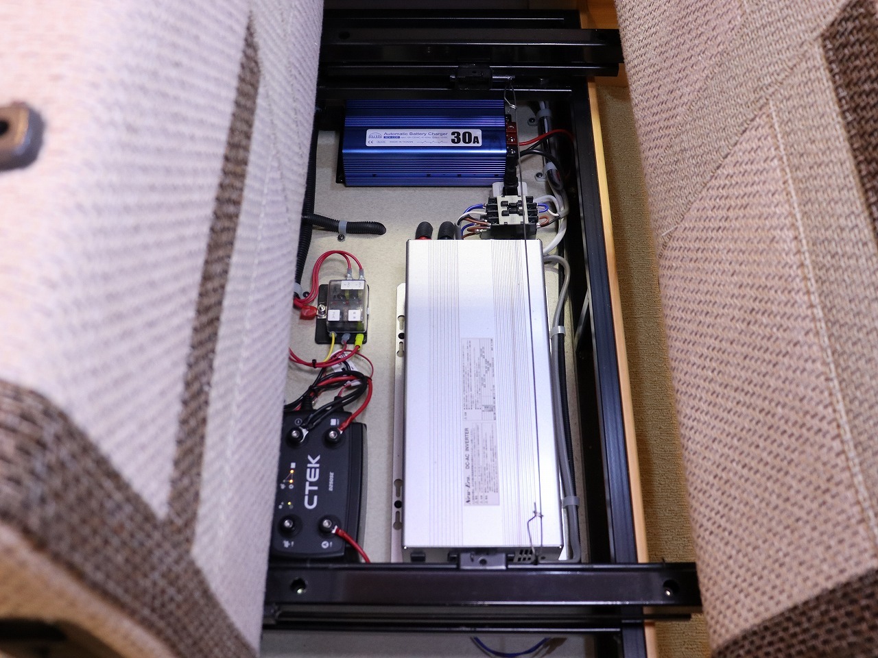 キャンピングカー キャブコン ﾀｳﾝｴｰｽ AtoZ ｱﾚﾝ 4WD　FF　電子ﾚﾝｼﾞ