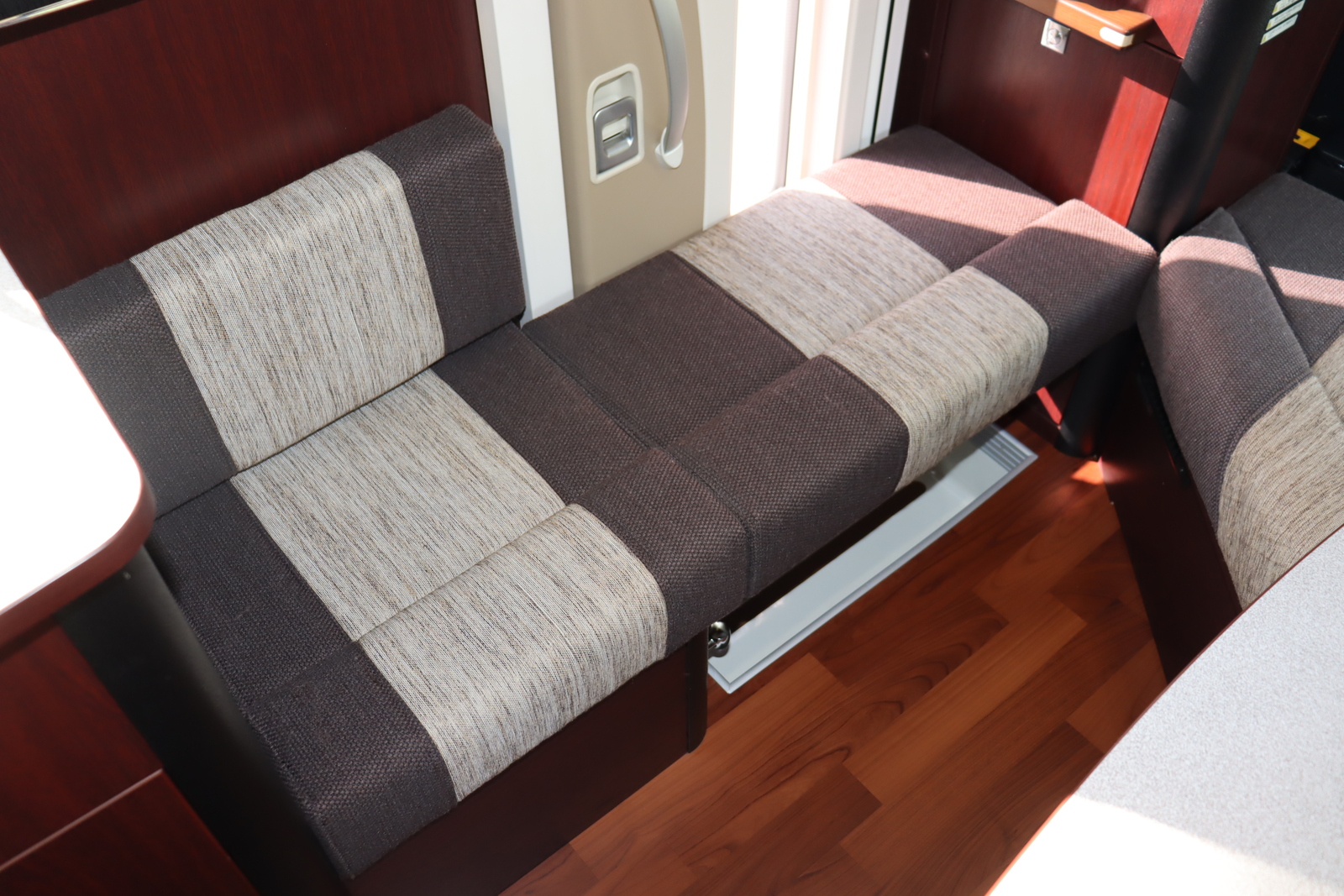 キャンピングカー キャブコン ｶﾑﾛｰﾄﾞ ﾅｯﾂRVｸﾚｿﾝﾎﾞﾔｰｼﾞｭ FFﾋｰﾀｰ