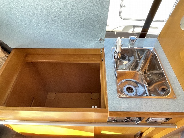 キャンピングカー バンコン ﾊｲｴｰｽ ﾅｯﾂRV ﾗﾃﾞｨｯｼｭｺﾝﾎﾟ