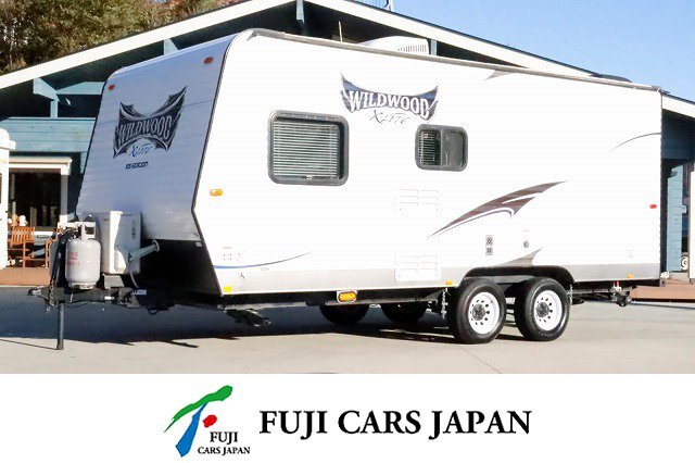 キャンピングカー トレーラー フォレストリバー ワイルドウッドXライト ルーフAC