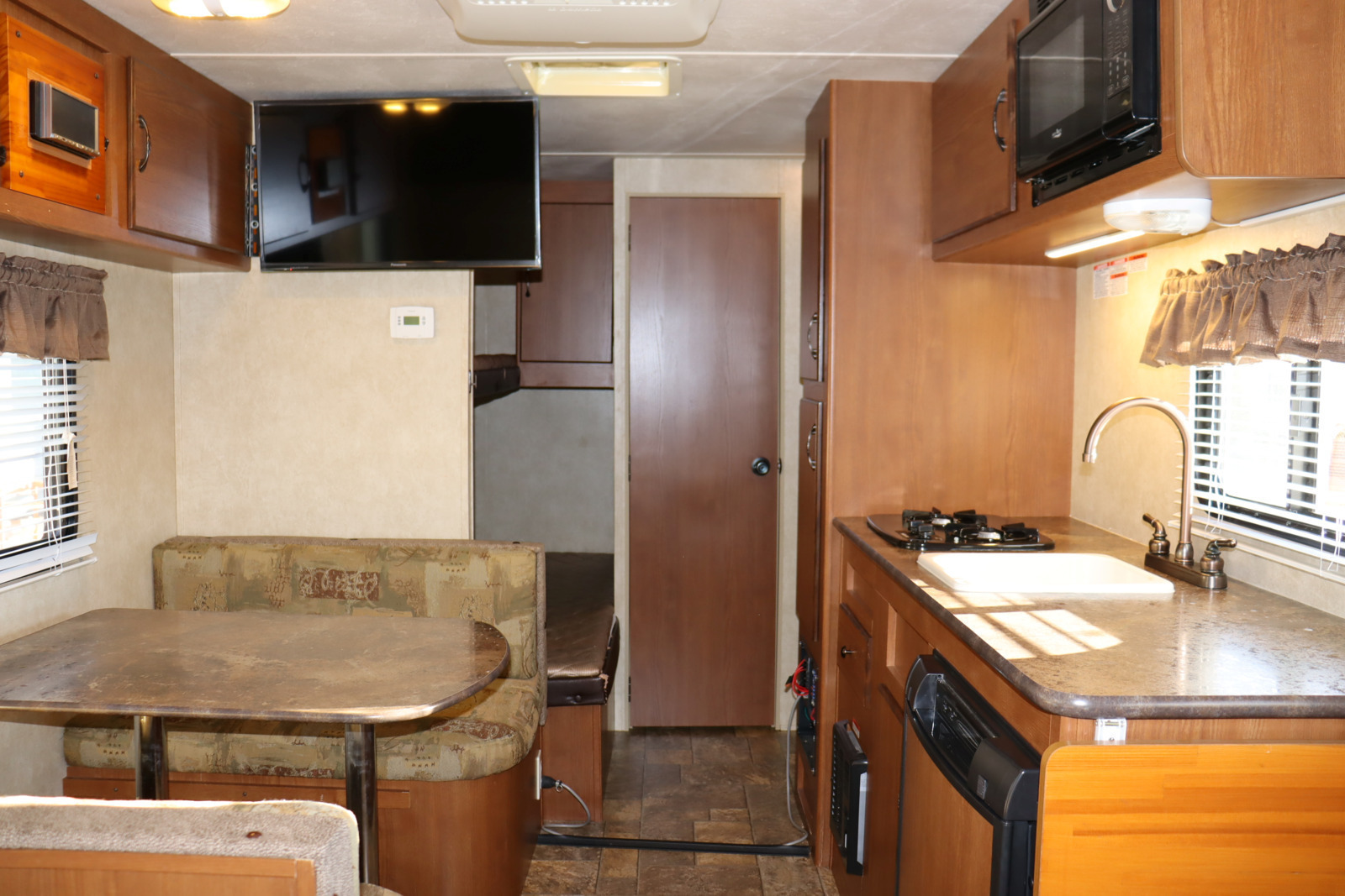 キャンピングカー トレーラー ﾌｫﾚｽﾄﾘﾊﾞｰ ﾜｲﾙﾄﾞｳｯﾄﾞXﾗｲﾄ ﾙｰﾌAC