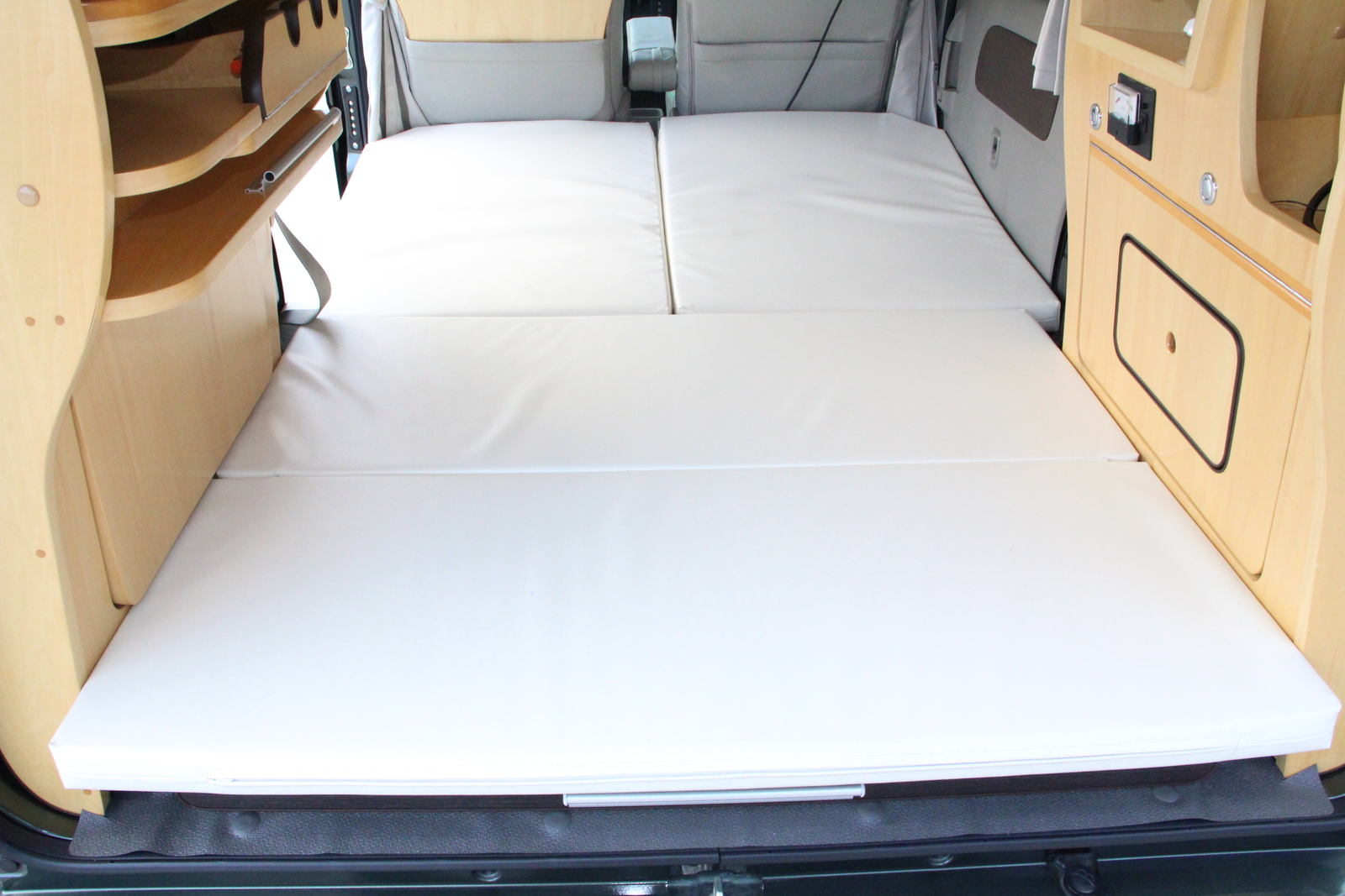 キャンピングカー 軽キャンパー ｴﾌﾞﾘｲ ｵｰﾄﾜﾝ 給電くん