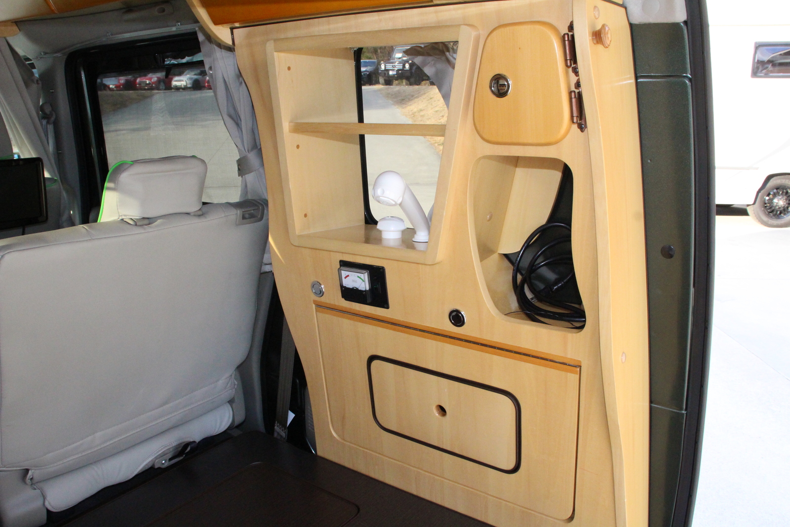 キャンピングカー 軽キャンパー ｴﾌﾞﾘｲ ｵｰﾄﾜﾝ 給電くん