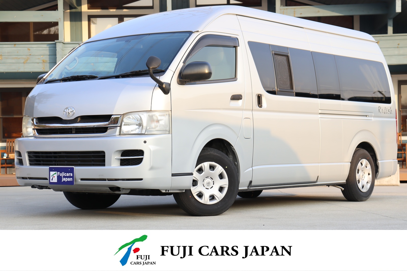 キャンピングカー バンコン レジアスエース ナッツRV ラディッシュ