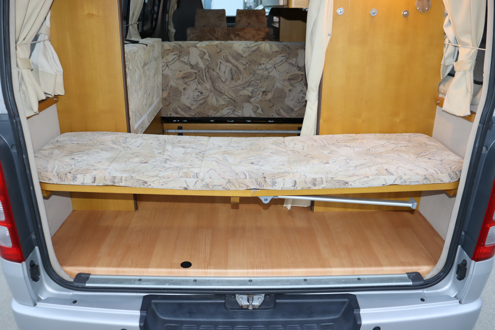 キャンピングカー バンコン ﾚｼﾞｱｽｴｰｽ ﾅｯﾂRV ﾗﾃﾞｨｯｼｭ