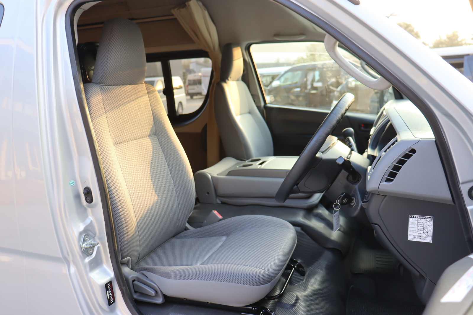 キャンピングカー バンコン ﾚｼﾞｱｽｴｰｽ ﾅｯﾂRV ﾗﾃﾞｨｯｼｭ