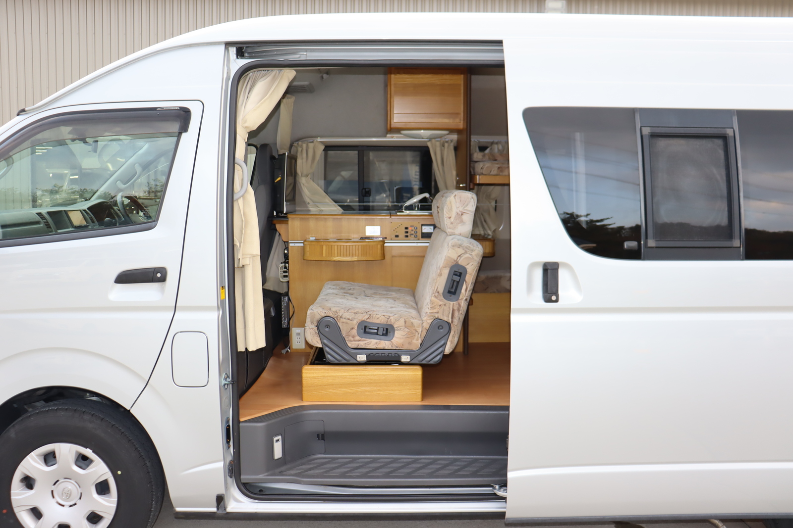 キャンピングカー バンコン ﾚｼﾞｱｽｴｰｽ ﾅｯﾂRV ﾗﾃﾞｨｯｼｭ