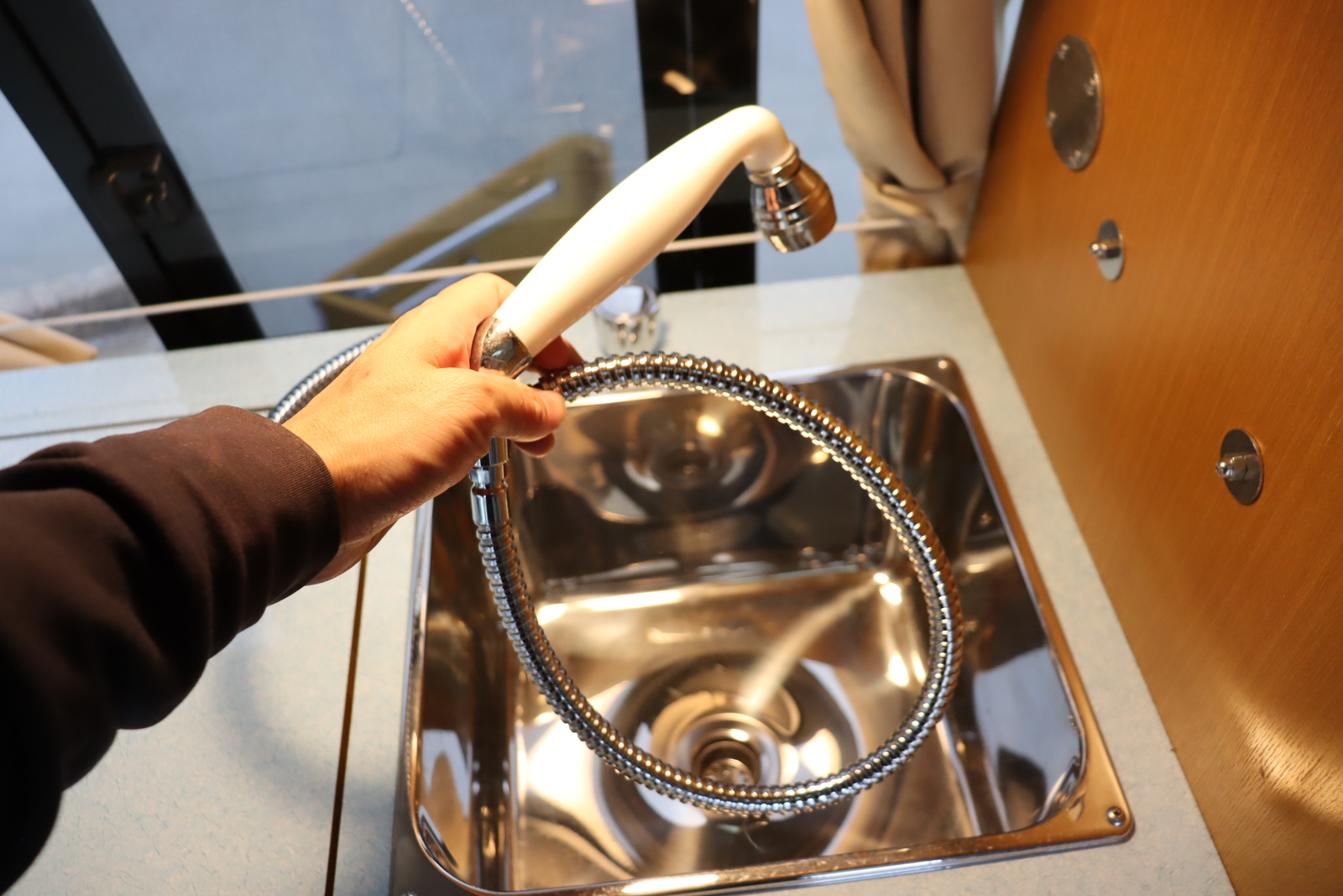 キャンピングカー バンコン ﾚｼﾞｱｽｴｰｽ ﾅｯﾂRV ﾗﾃﾞｨｯｼｭ