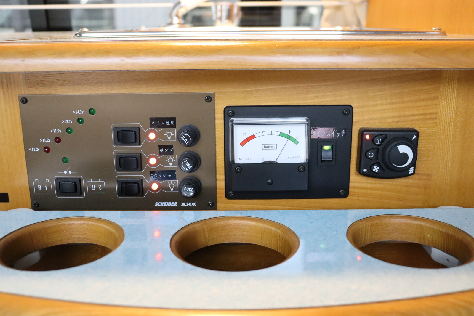 キャンピングカー バンコン ﾚｼﾞｱｽｴｰｽ ﾅｯﾂRV ﾗﾃﾞｨｯｼｭ