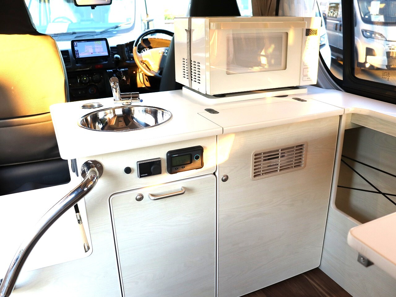 キャンピングカー バンコン ﾊｲｴｰｽ ｱﾈｯｸｽ ｳｨｽﾞ ﾘﾁｳﾑ ACｸｰﾗｰ