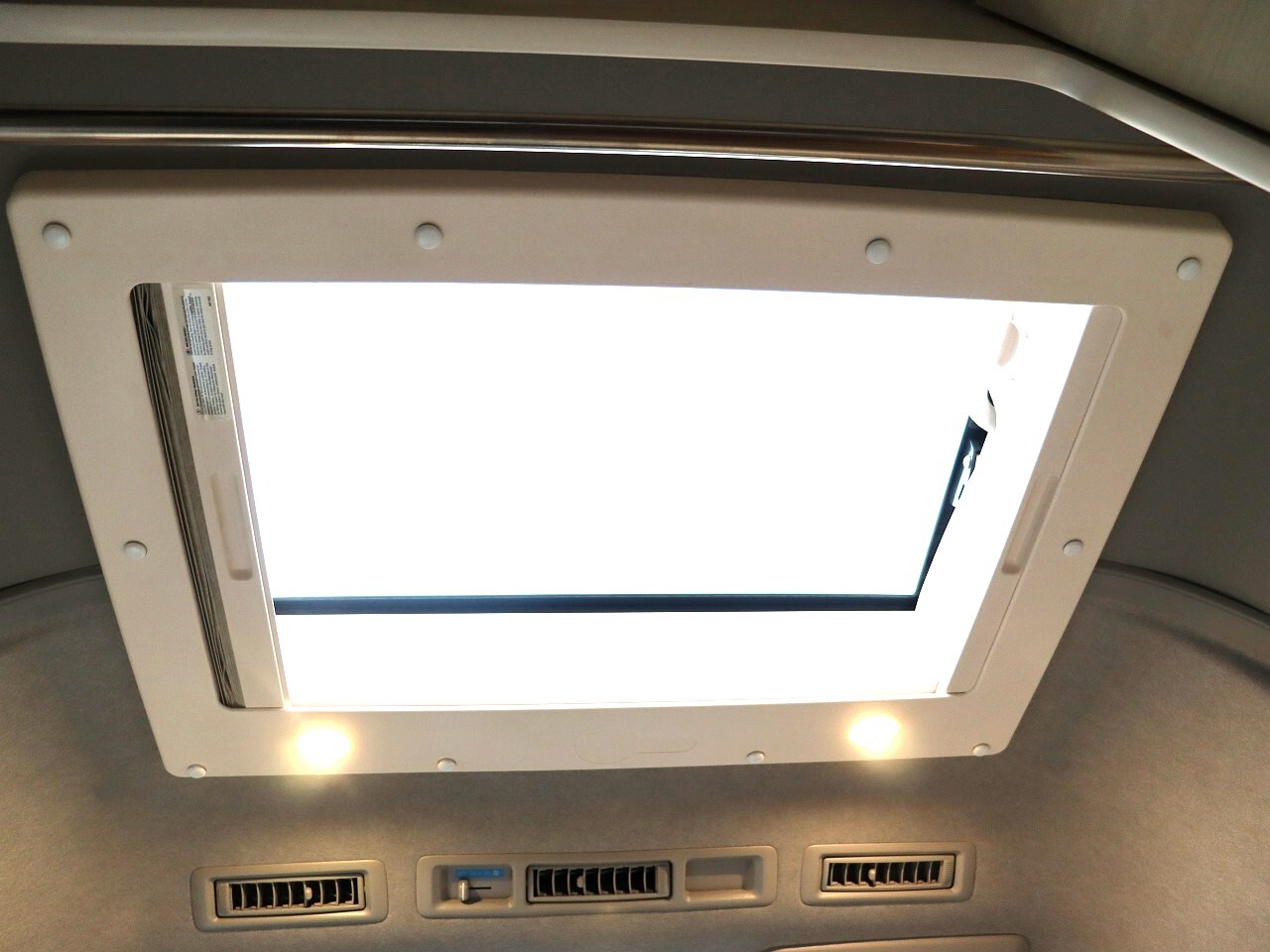 キャンピングカー バンコン ﾊｲｴｰｽ ｱﾈｯｸｽ ｳｨｽﾞ ﾘﾁｳﾑ ACｸｰﾗｰ