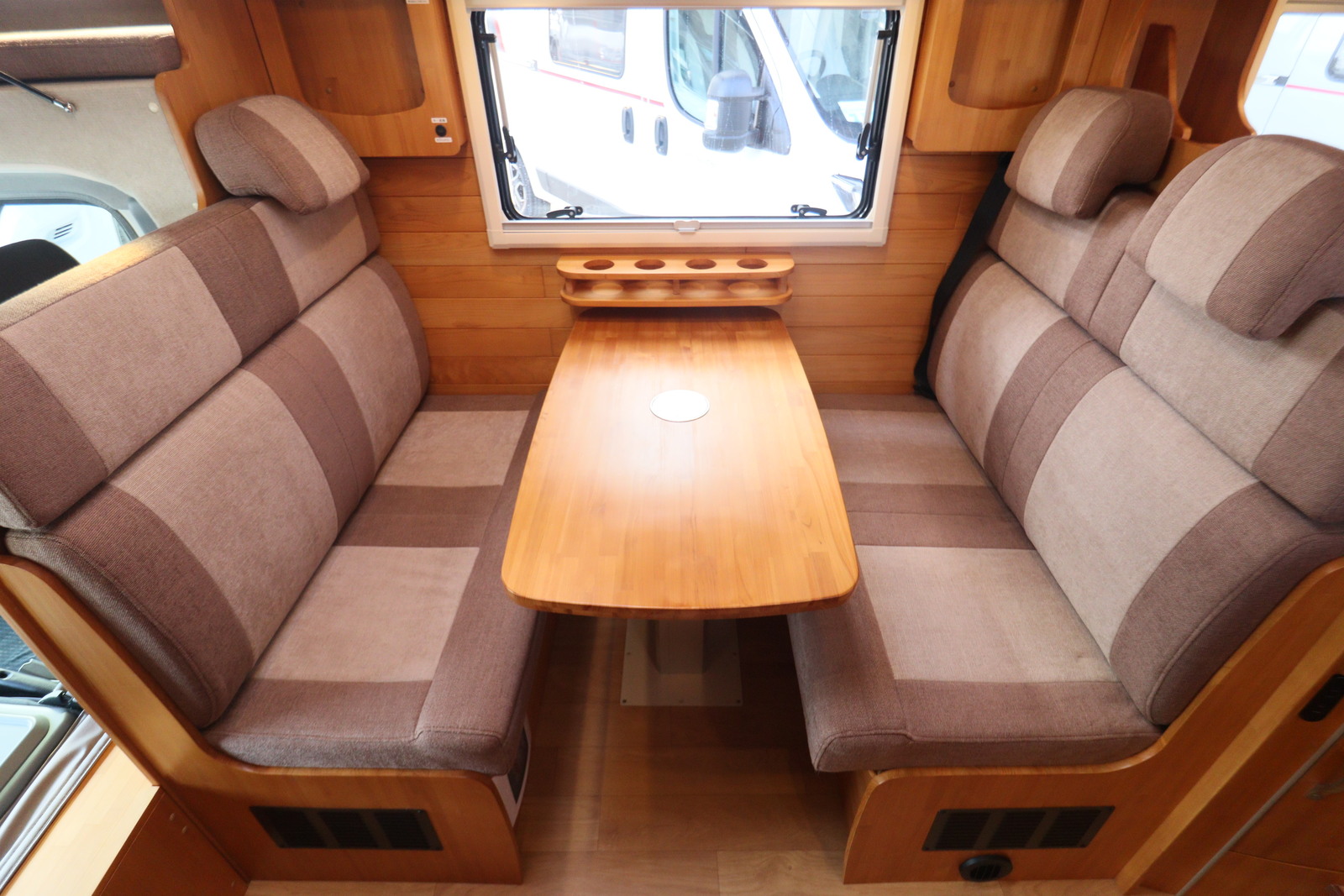 キャンピングカー キャブコン ｶﾑﾛｰﾄﾞﾀﾞｲﾚｸﾄｶｰｽﾞﾄﾘｯﾌﾟ ﾛｸﾞﾍﾞｰｽ