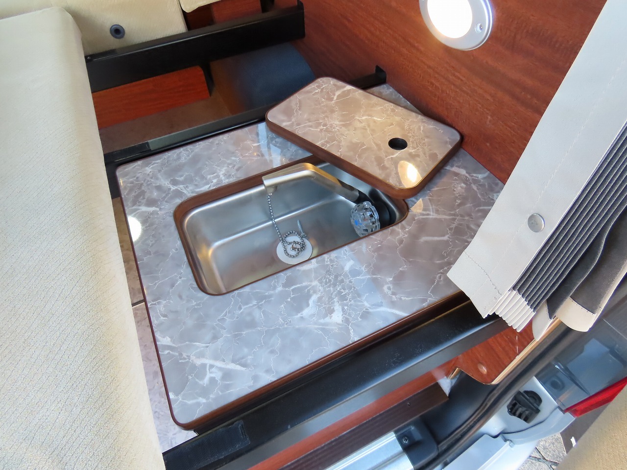 キャンピングカー バンコン ﾊｲｴｰｽ ﾘﾝｴｲ製　ﾊﾞｶﾝﾁｪｽ