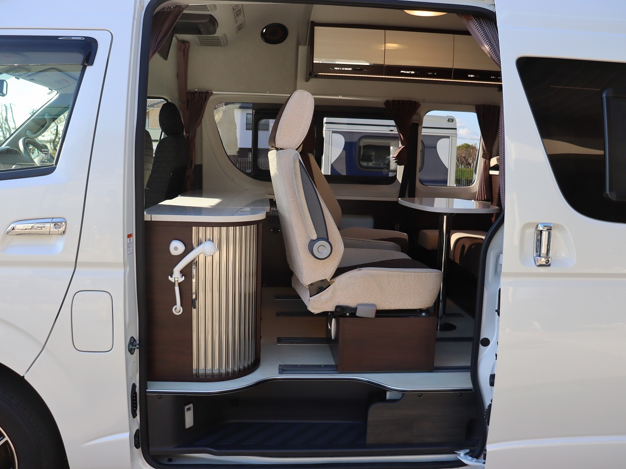 キャンピングカー バンコン ﾊｲｴｰｽ RVﾗﾝﾄﾞ ﾗﾝﾄﾞﾜｺﾞﾝﾌﾞﾘｽ FF