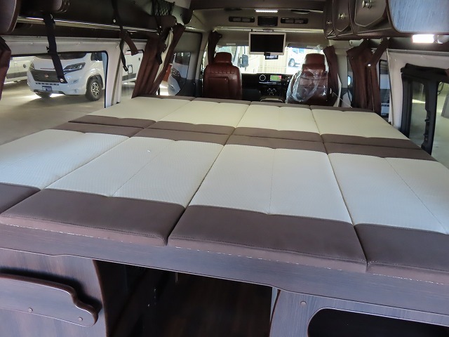 キャンピングカー バンコン NV350ｷｬﾗﾊﾞﾝﾋﾟｰｽﾞｸﾗﾌﾄ ｸﾞﾚｲｼｬｰ