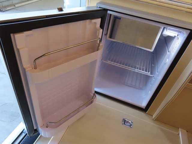 キャンピングカー バンコン ﾊｲｴｰｽ かｰいんてりあ高橋 ﾘﾗｯｸｽﾜｺﾞﾝ 4WD