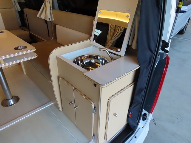 キャンピングカー バンコン ﾊｲｴｰｽ かｰいんてりあ高橋 ﾘﾗｯｸｽﾜｺﾞﾝ 4WD