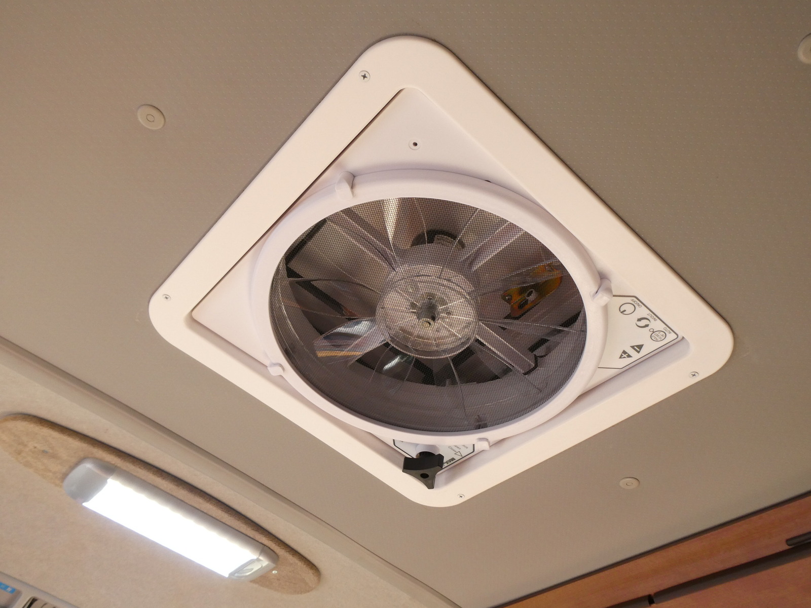 キャンピングカー バンコン RVﾋﾞｯｸﾌｯﾄ　ｲﾚｰﾈ　ﾏｯｸｽﾌｧﾝ　ｵｰﾆﾝｸﾞ